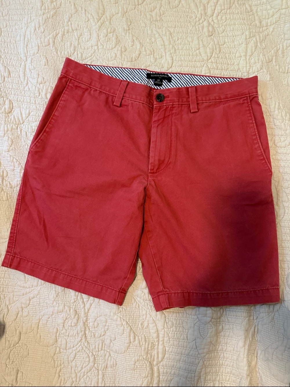 Banana Republic Men's Red Casual Chino Shorts - Classic Fit size 32
